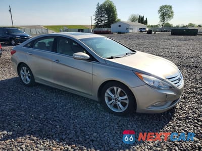 Czwarte zdjęcie samochodu z boku: 2011 HYUNDAI SONATA LIMITED VIN:5NPEC4AC3BH040348 - miniatura