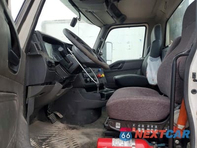Zdjęcie 9 z 10 samochodu: 2018 INTERNATIONAL LT625 SEMI TRUCK VIN:1HSDYAPR6JH698256 - miniatura