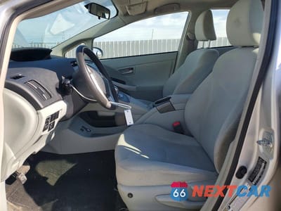 Zdjęcie 7 z 13 samochodu: 2013 TOYOTA PRIUS TWO VIN:JTDKN3DU8D5652611 - miniatura