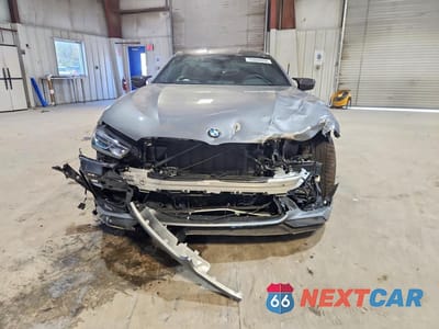 Piąte zdjęcie samochodu w środku: 2025 BMW M8 VIN:WBSGV0C05SCW14242 - miniatura