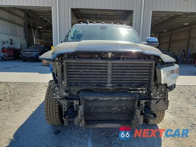Piąte zdjęcie samochodu w środku: 2022 RAM 2500 LARAMIE VIN:3C6UR5NL6NG323373 - miniatura