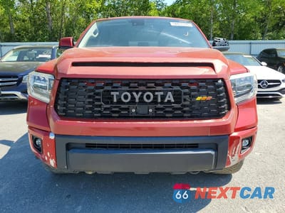 Piąte zdjęcie samochodu w środku: 2018 TOYOTA TUNDRA CREWMAX LIMITED VIN:5TFHY5F11JX739475 - miniatura