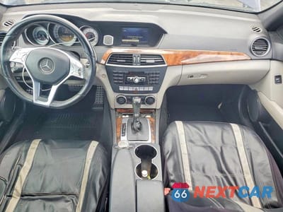Zdjęcie 8 z 12 samochodu: 2012 MERCEDES-BENZ C 250 VIN:WDDGF4HBXCA629764 - miniatura