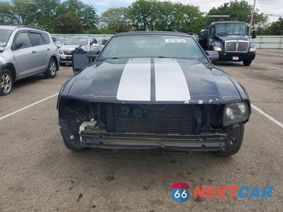 Piąte zdjęcie samochodu w środku: 2005 FORD MUSTANG VIN:1ZVFT84N755198749 - miniatura