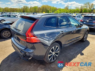 Trzecie zdjęcie samochodu z tyłu: 2024 VOLVO XC60 PLUS VIN:YV4L12RL5R1716240 - miniatura
