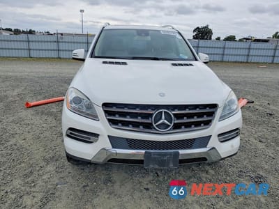 Piąte zdjęcie samochodu w środku: 2015 MERCEDES-BENZ ML 350 4MATIC VIN:4JGDA5HB5FA605311 - miniatura