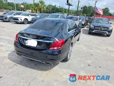 Czwarte zdjęcie samochodu z boku: 2018 MERCEDES-BENZ C 300 VIN:55SWF4JB6JU279942 - miniatura