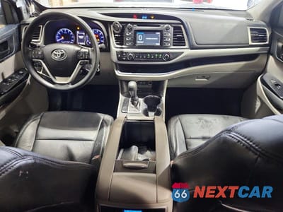 Zdjęcie 8 z 13 samochodu: 2018 TOYOTA HIGHLANDER LE VIN:5TDZARFH0JS035819 - miniatura
