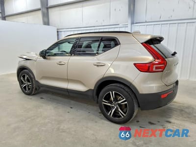 Drugie zdjęcie samochodu z przodu: 2024 VOLVO XC40 CORE VIN:YV4L12UKXR2323438 - miniatura