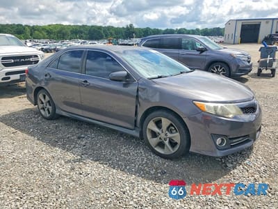Czwarte zdjęcie samochodu z boku: 2014 TOYOTA CAMRY SE SPORT VIN:4T1BF1FK0EU734526 - miniatura