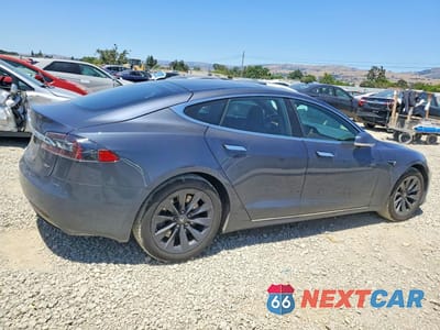 Trzecie zdjęcie samochodu z tyłu: 2018 TESLA MODEL S VIN:5YJSA1E28JF261207 - miniatura
