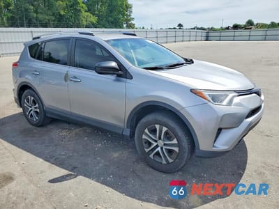 Czwarte zdjęcie samochodu z boku: 2018 TOYOTA RAV4 LE VIN:JTMZFREV7JD127319 - miniatura