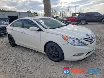 Czwarte zdjęcie samochodu z boku: 2011 HYUNDAI SONATA SE VIN:5NPEC4ACXBH054702 - miniatura