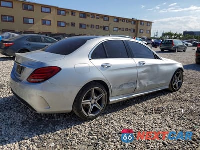 Trzecie zdjęcie samochodu z tyłu: 2016 MERCEDES-BENZ C 300 4MATIC VIN:55SWF4KB6GU175782 - miniatura