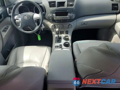 Zdjęcie 8 z 13 samochodu: 2012 TOYOTA HIGHLANDER SE VIN:5TDBK3EH6CS169430 - miniatura