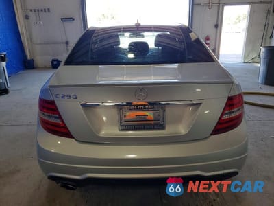 Zdjęcie 6 z 12 samochodu: 2012 MERCEDES-BENZ C 250 VIN:WDDGF4HB0CR218665 - miniatura
