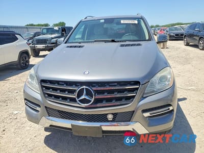 Piąte zdjęcie samochodu w środku: 2013 MERCEDES-BENZ ML 350 4MATIC VIN:4JGDA5HB1DA162068 - miniatura