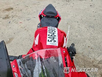 Piąte zdjęcie samochodu w środku: 2025 HONDA CBR500 RA VIN:MLHPC7050S5101794 - miniatura