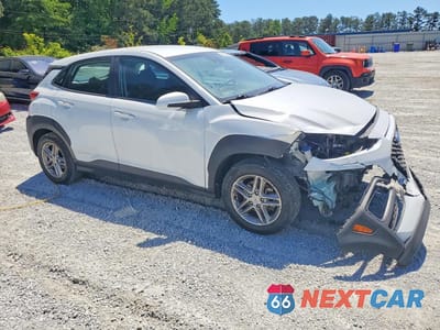 Czwarte zdjęcie samochodu z boku: 2021 HYUNDAI KONA SE VIN:KM8K12AA2MU663623 - miniatura