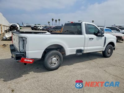 Trzecie zdjęcie samochodu z tyłu: 2024 FORD F250 SUPER DUTY VIN:1FTBF2AAXRED09677 - miniatura