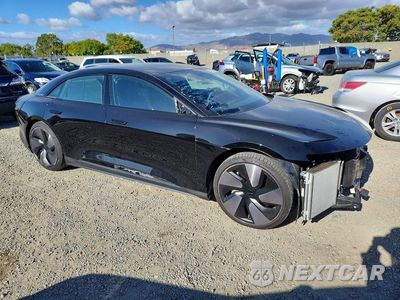 Czwarte zdjęcie samochodu z boku: 2025 LUCID MOTORS AIR GRAND TOURING VIN:50EA1GBA9SA001527 - miniatura