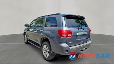 Trzecie zdjęcie samochodu z tyłu: 2010 TOYOTA SEQUOIA PLATINUM VIN:5TDDY5G18AS033686 - miniatura