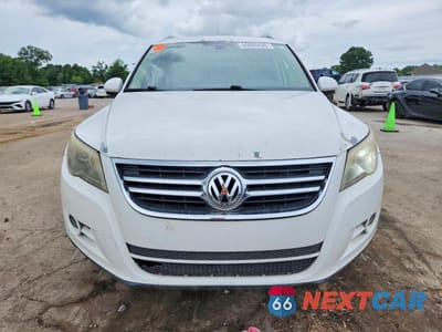 Piąte zdjęcie samochodu w środku: 2011 VOLKSWAGEN TIGUAN S VIN:WVGAV7AX4BW545446 - miniatura