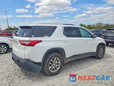 Trzecie zdjęcie samochodu z tyłu: 2018 CHEVROLET TRAVERSE LT VIN:1GNEVGKW2JJ220938 - miniatura