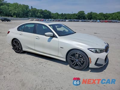 Czwarte zdjęcie samochodu z boku: 2023 BMW 330E VIN:3MW39FF04P8D17063 - miniatura