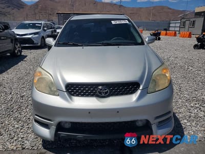 Piąte zdjęcie samochodu w środku: 2003 TOYOTA COROLLA MATRIX XR VIN:2T1KR32E03C043367 - miniatura