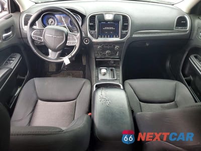 Zdjęcie 8 z 12 samochodu: 2019 CHRYSLER 300 TOURING VIN:2C3CCAAG4KH663127 - miniatura