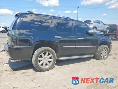 Trzecie zdjęcie samochodu z tyłu: 2010 GMC YUKON DENALI VIN:1GKUCEEF4AR263984 - miniatura