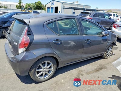 Trzecie zdjęcie samochodu z tyłu: 2016 TOYOTA PRIUS C THREE VIN:JTDKDTB30G1135490 - miniatura
