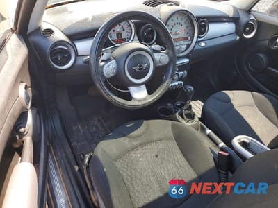 Zdjęcie 8 z 12 samochodu: 2008 MINI COOPER VIN:WMWMF33568TT65105 - miniatura
