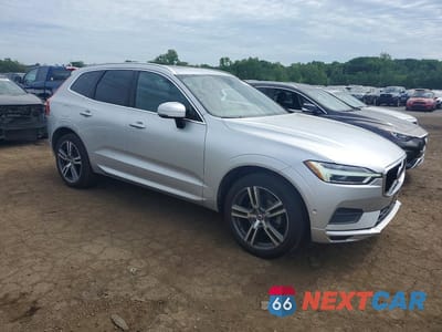 Czwarte zdjęcie samochodu z boku: 2018 VOLVO XC60 T5 VIN:LYV102RK0JB077329 - miniatura