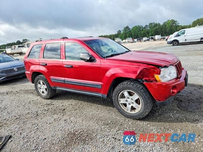 Czwarte zdjęcie samochodu z boku: 2005 JEEP GRAND CHEROKEE LAREDO VIN:1J8HR48N85C556877 - miniatura