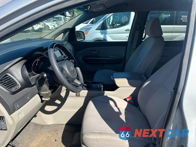 Zdjęcie 9 z 10 samochodu: 2018 KIA SEDONA LX VIN:KNDMB5C19J6383643 - miniatura