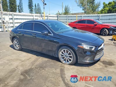 Czwarte zdjęcie samochodu z boku: 2019 MERCEDES-BENZ A 220 VIN:WDD3G4EB9KW019307 - miniatura
