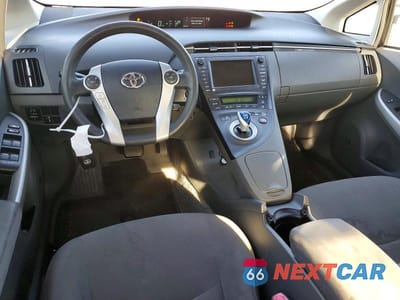 Zdjęcie 8 z 12 samochodu: 2010 TOYOTA PRIUS III VIN:JTDKN3DU0A1018311 - miniatura