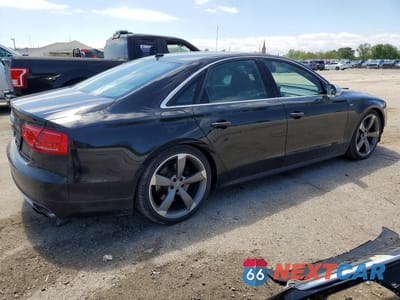 Trzecie zdjęcie samochodu z tyłu: 2013 AUDI S8 QUATTRO VIN:WAUD2AFD7DN029657 - miniatura