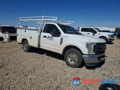 Czwarte zdjęcie samochodu z boku: 2018 FORD F350 SUPER DUTY VIN:1FDBF3A68JED02034 - miniatura