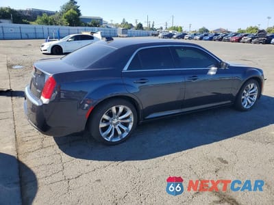 Trzecie zdjęcie samochodu z tyłu: 2019 CHRYSLER 300 TOURING VIN:2C3CCAAG7KH547940 - miniatura