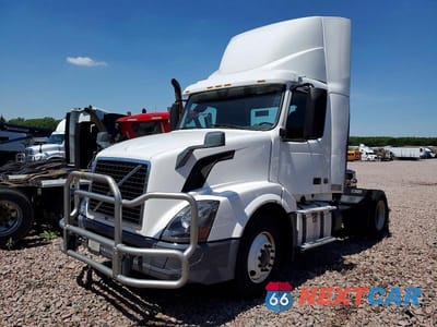 Drugie zdjęcie samochodu z przodu: 2018 VOLVO VNL SEMI TRUCK VIN:4V4N39TG2JN892707 - miniatura