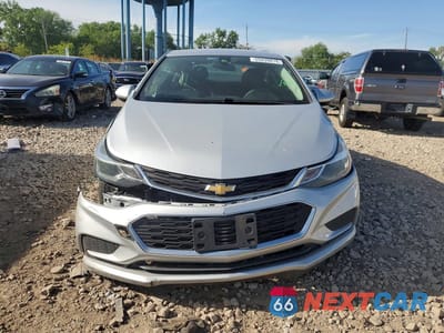 Piąte zdjęcie samochodu w środku: 2017 CHEVROLET CRUZE LT VIN:1G1BE5SMXH7213637 - miniatura