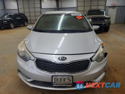Piąte zdjęcie samochodu w środku: 2015 KIA FORTE LX VIN:KNAFX4A68F5396090 - miniatura