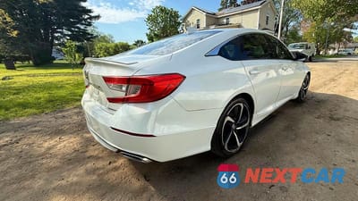 Czwarte zdjęcie samochodu z boku: 2018 HONDA ACCORD SPORT VIN:1HGCV1F32JA095311 - miniatura