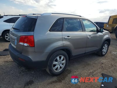 Trzecie zdjęcie samochodu z tyłu: 2013 KIA SORENTO LX VIN:5XYKT3A68DG346740 - miniatura