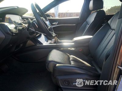Zdjęcie 7 z 12 samochodu: 2019 AUDI E-TRON PRESTIGE VIN:WA1VAAGE4KB008193 - miniatura