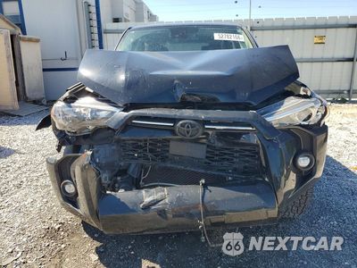 Piąte zdjęcie samochodu w środku: 2022 TOYOTA 4RUNNER SR5 PREMIUM VIN:JTEFU5JR6N5275208 - miniatura