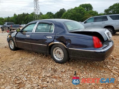 Drugie zdjęcie samochodu z przodu: 1999 LINCOLN TOWN CAR EXECUTIVE VIN:1LNHM81W4XY665208 - miniatura